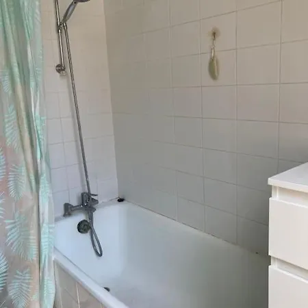 Great 3 Bedroom Very Center Of