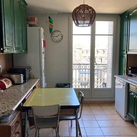 Great 3 Bedroom Very Center Of *