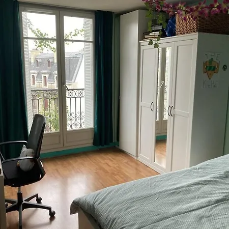Great 3 Bedroom Very Center Of Paris